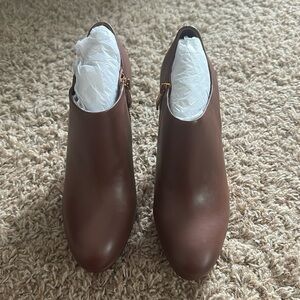 Vince Camuto dress heels size 8.5